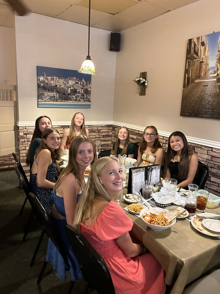 Topped off the glycogen✅

Eagles are ready to role at the McNeil Invitational. We’ve got groups in both gold and silver elite races in the morning.