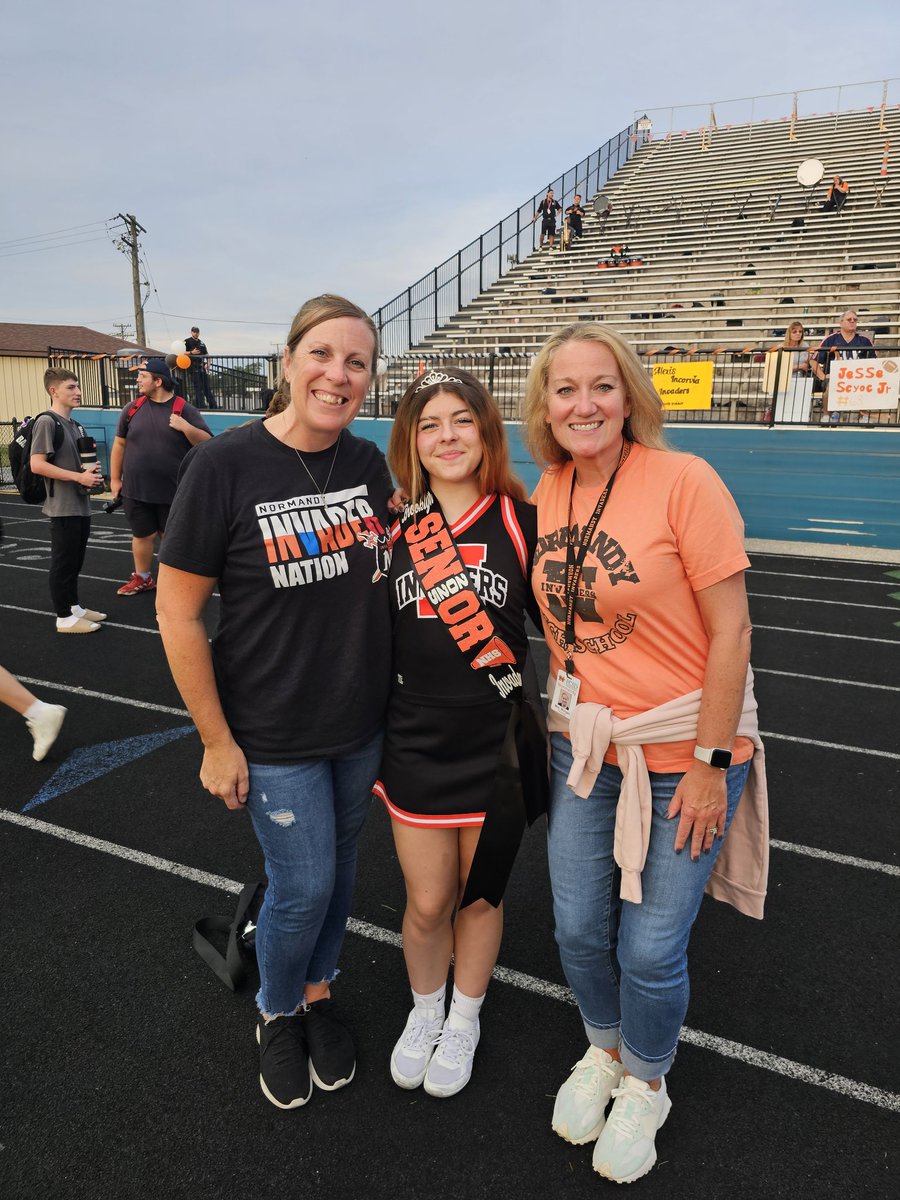 PCSDbiomedical's tweet photo. Senior night for some our Normandy Medical students!  Proud of each and every one of them! Can't wait to see what their futures hold! @parmaschools @nhsinvaders #proudteacher https://t.co/ootkdn3TCL