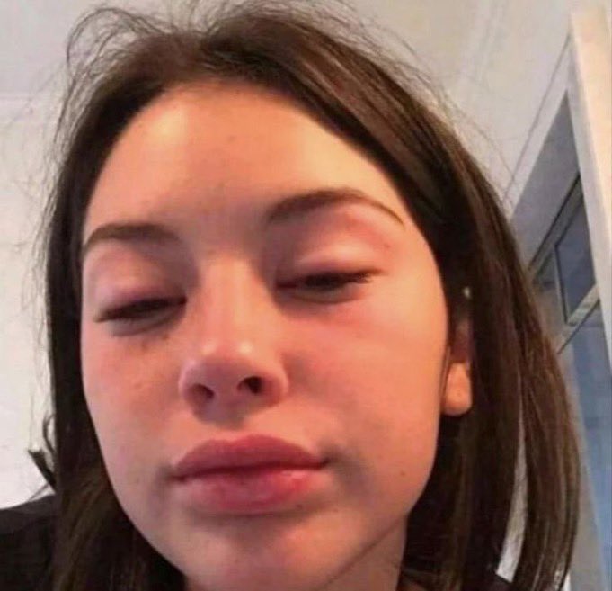 “Km semalem habis nangis ya?”

“Enggak kok”: