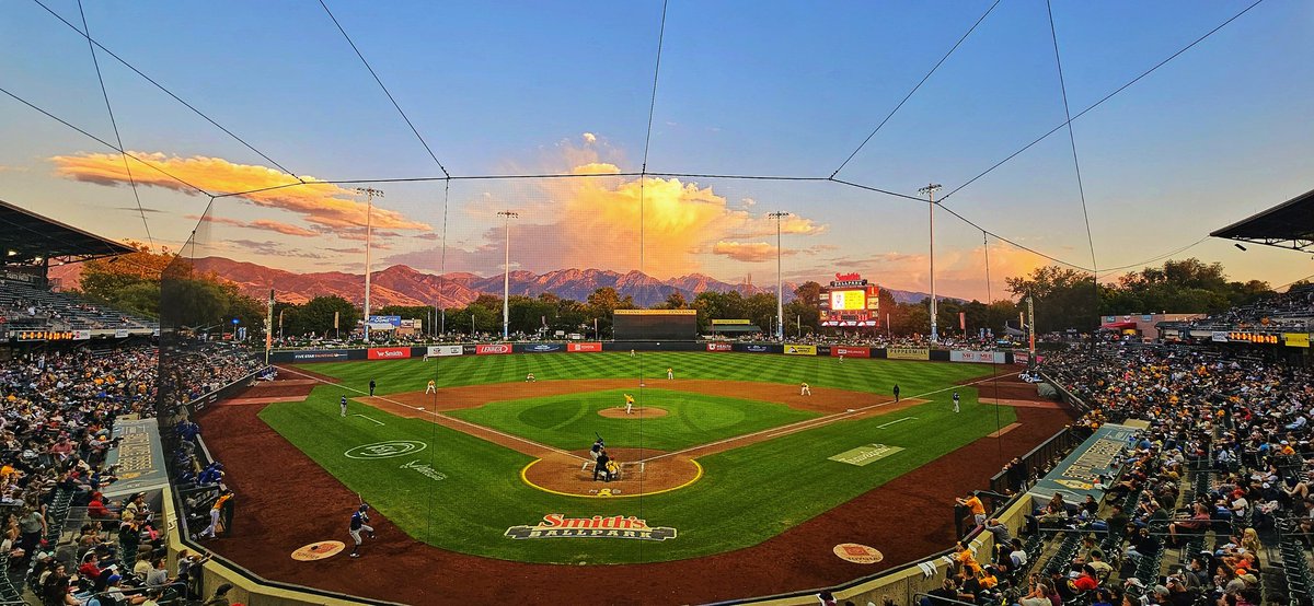 dannahyer's tweet photo. @SaltLakeBees @SmithsBallpark closing weekend @okc_baseball #bestviewinbaseball @spunky_libra @ChaseThomason @AlanaBrophyWX @brianwusa @brian_schnee https://t.co/7ybRcAzoGq