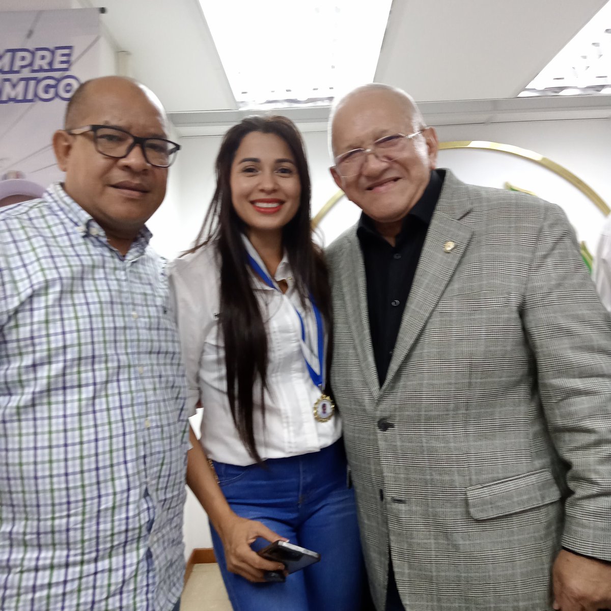 #20Sep| Felicitaciones a las compañeras y compañeros Sec. Organización de las diferentes seccionales por merecido reconocimiento. Que sea un motivo para seguir creciendo y fortaleciendo el trabajo partidista.

Hecmarys Varela 
Beatríz Romero 
Gisela Jiménez 

#83AñosAD