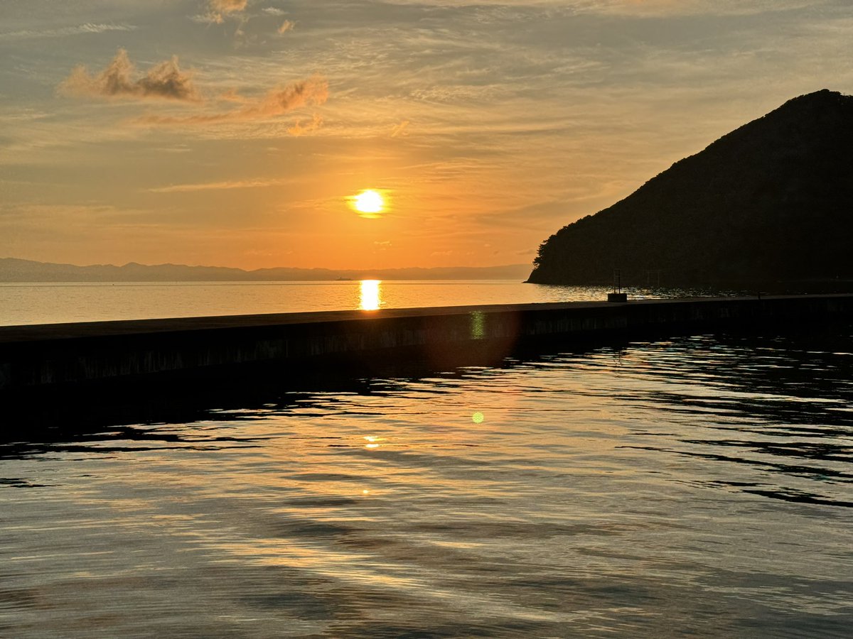 _dake_dake_'s tweet photo. 今別町高野崎の日の出
と
浅虫温泉の夕日

絶品てす。
また行きたいですね。

#アオモリワーケーション https://t.co/UcFJ15zbqH