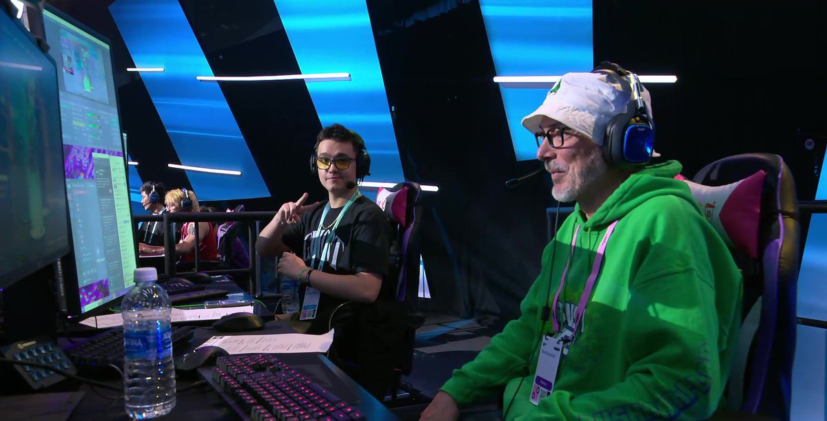 Cawsmiic's tweet image. What an amazing experience, my first LAN with the goat @bushcampdad 
We got 12th in the Twitch Rivals Cracked Cup ($4,000) Genuinely the most insane experience of my life! 🐦‍⬛ Much love ❤️