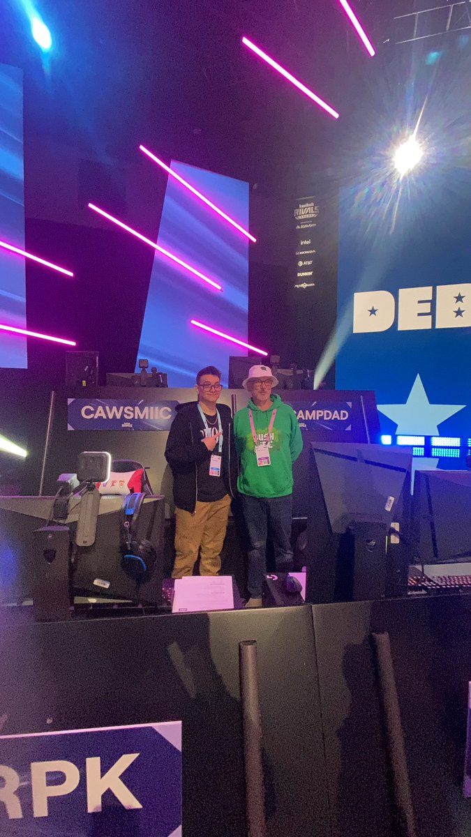 Cawsmiic's tweet image. What an amazing experience, my first LAN with the goat @bushcampdad 
We got 12th in the Twitch Rivals Cracked Cup ($4,000) Genuinely the most insane experience of my life! 🐦‍⬛ Much love ❤️