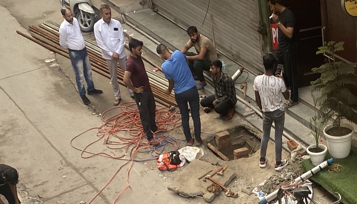 Vishal_Fighter's tweet photo. @official_dda @MCD_Delhi @LtGovDelhi @dcp_southwest 
Is the use of commercial Submersible water pump banned or not in Delhi ? 
This incident is from Dwarka Sector 7 (PG  is using a submersible pump)

Let’s see if authorities wake up and take any action on this pump.

Jai Hind 🇮🇳 https://t.co/0HnYk3UH86