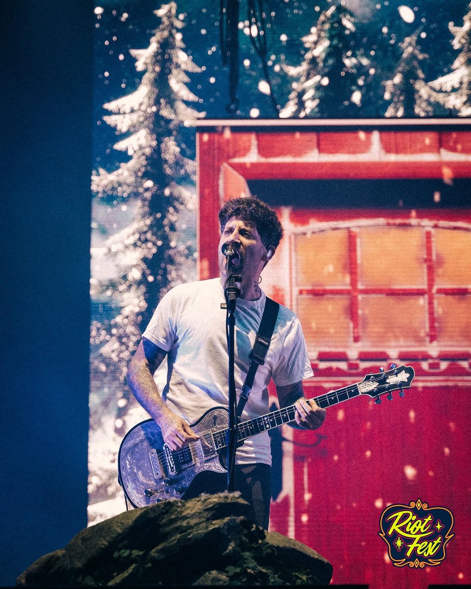 RiotFest's tweet image. .@falloutboy