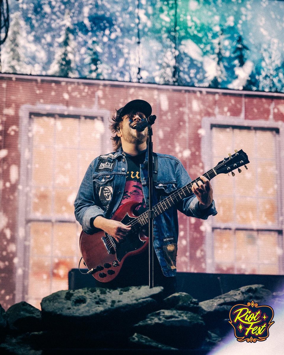 RiotFest's tweet image. .@falloutboy