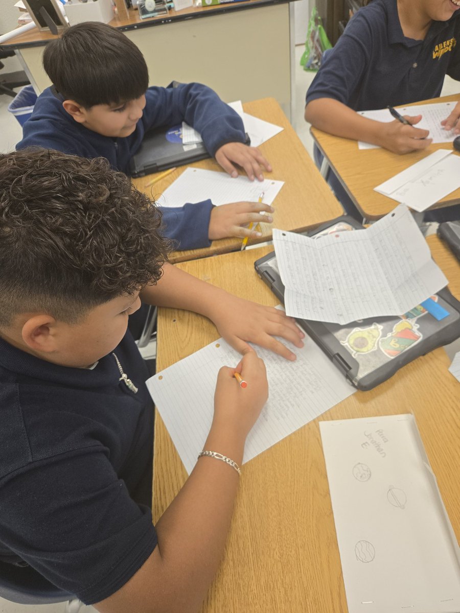 Ms. Villa 🌙 tweet media