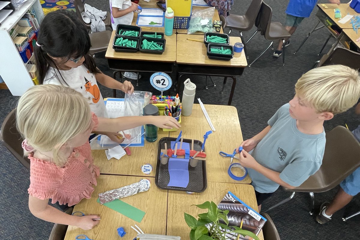materials could withstand the elements.
🔨 Day 3: With all the knowledge they gathered, it was time to build! Each student designed and constructed their bridge, carefully selecting materials based on their earlier findings.
