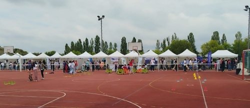 L'équipe des Les Nouvelles des Mureaux Seine&amp;Vexin  au Forum des associations de Rentrée des Les Mureaux.
Equipe: Damien Delerin et Vince Roya 
Une dizaine d'interviews et de nombreuses rencontres.
#forumdesassociations2024 #lesmureaux <a href="/Les_Mureaux/">Ville des Mureaux</a> <a href="/LaRvvs/">RVVSlaradio</a>