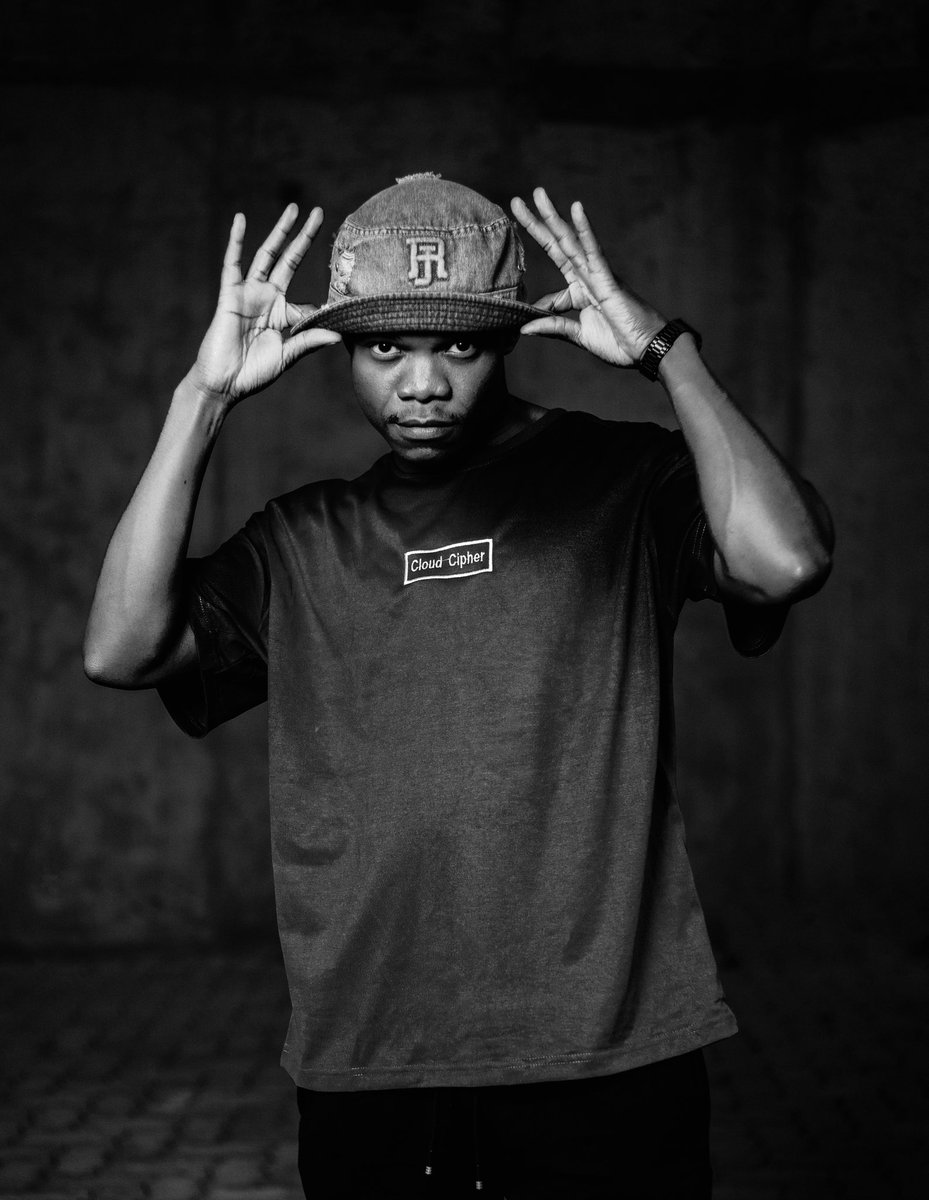 ALL HAIL HARDEST TRACKLIST &amp; FEATURES DROPPING TOMORROW 🚀

O READY?

#HARDESTWORKING 🔥🦍