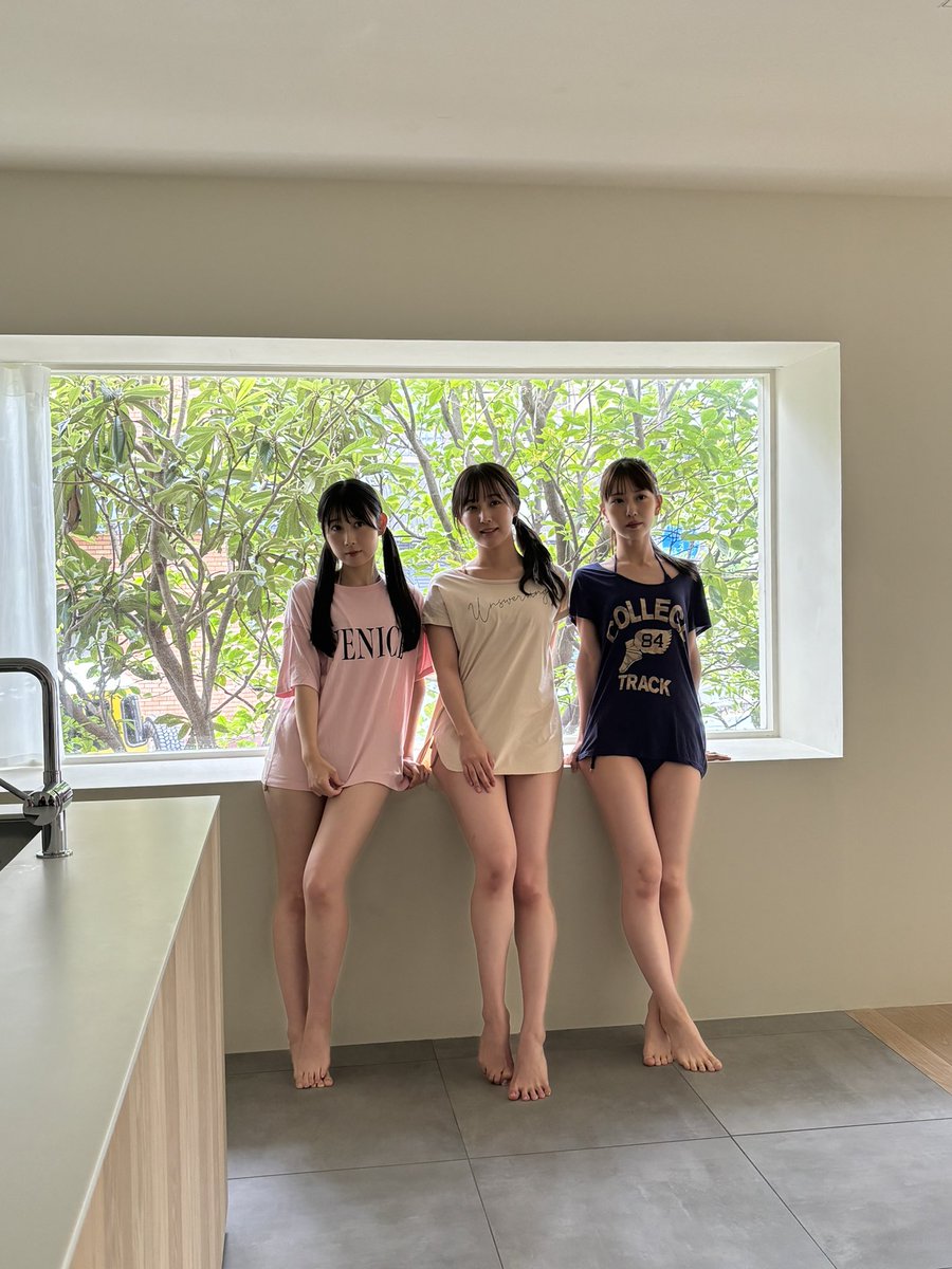 BOMB 10月号本日発売👏🥳 ありがたいことに表紙です いろんな衣装着せ