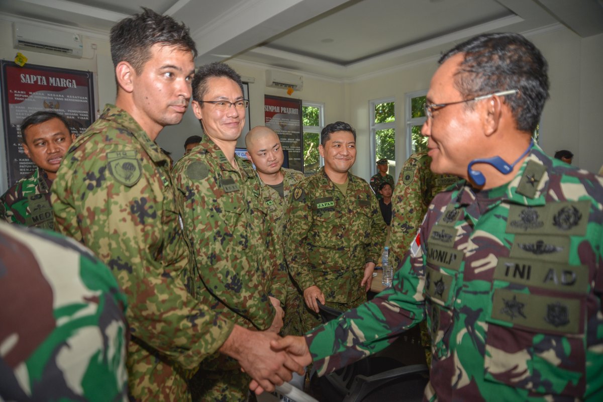 jgsdf_gcc_pao's tweet photo. #陸上総隊 は、令和6年8月26日~9月6日までの間、インドネシア共和国で実施された令和6年度米尼軍等との実動訓練( #SGS24 )に参加しました。
最終日となる9月6日、参加国代表が訓練終了後の研究会の場で、訓練成果と今後の方向性に係る意見交換を行い、更なる連携強化の方策について討議しました。 https://t.co/kV72fEmQcr
