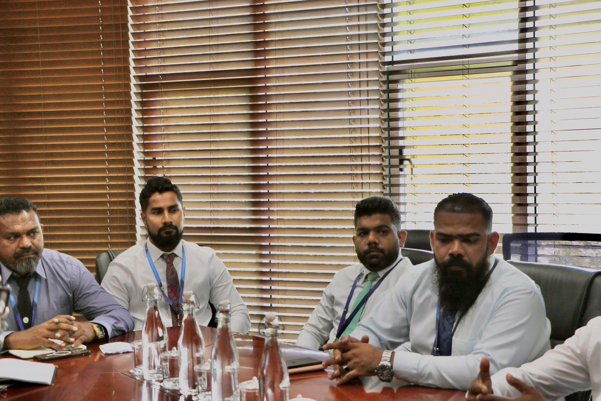 MoEnvmv's tweet photo. 5 މިލިއަން ގަސް ޕްރޮޖެކްޓުގެ ދަށުން ގަސް އިންދުމުގެ ހަރަކާތްތައް ކުރިއަށް ގެންދިއުމާއި ގުޅޭގޮތުން ސްޓޭޓް މިނިސްޓަރ @MohamedKnaif މިނިސްޓްރީ އޮފް ޓުވަރިޒަމް ގެ ވަޒީރު @lasiaF969 އާއި ބައްދަލުކުރައްވައިފި.

@MoTmv 
 
#5MillionTreeMv
#GenerationRestoration
#MageySaafuRaajje https://t.co/fj1IuawblD