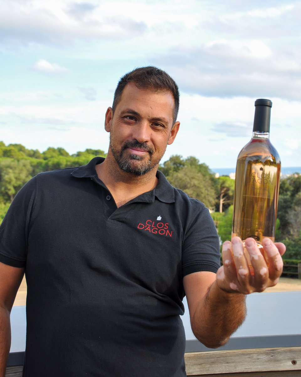 Alba del Tinar 2023 es la segunda entrega del rosado más personal de Clos d’Agon, bodega de referencia en el Baix Empordà. Elaborado con garnacha gris y cabernet franc de viñedos situados en Calonge, combina el volumen con la frescura. #vinodeldía bit.ly/4cFJYnr