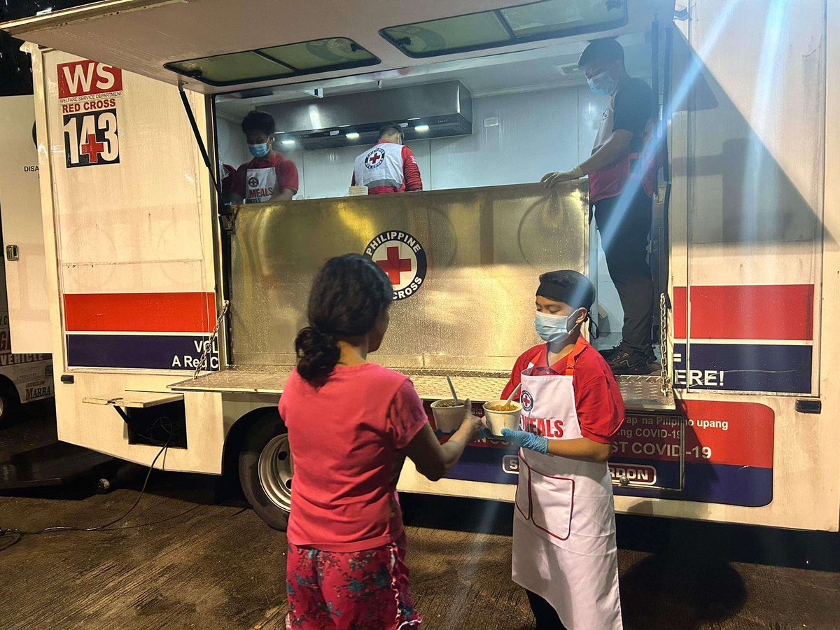 philredcross's tweet image. 𝐇𝐎𝐓 𝐌𝐄𝐀𝐋𝐒 𝐒𝐄𝐑𝐕𝐄𝐃 𝐓𝐎 𝟏𝟎,𝟎𝟎𝟎 𝐏𝐄𝐎𝐏𝐋𝐄 𝐀𝐅𝐅𝐄𝐂𝐓𝐄𝐃 𝐁𝐘 𝐓𝐒 𝐄𝐍𝐓𝐄𝐍𝐆
The Philippine Red Cross has served hot meals to 10,759 individuals affected by the southwest monsoon intensified by Tropical Storm #EntengPH (international name: Yagi).

From…