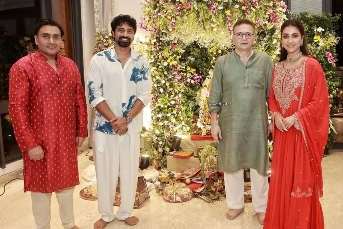 teamrukstar's tweet photo. Ganesh chaturthi at @idevadhikari 's ✨🙏🏻

#rukminimaitra #dev #devadhikari #devruk #devrukmini https://t.co/g8Cf3oYLMv