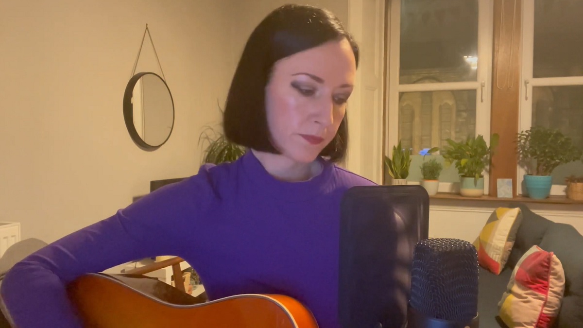 From <a href="/MyIndieProd/">MyIndie Productions</a> featured artist <a href="/sarahdaly42/">Sarah Daly</a> a.k.a. <a href="/metaphorest/">Metaphorest</a>, a live recorded cover of <a href="/andyshauf/">Andy Shauf</a>'s COVERED IN DUST: myindieproductions.com/sarah-daly-a-k…

Sarah: myindieproductions.com/sarah-daly/

<a href="/moreofwag/">Lancer-Dancer</a> <a href="/therealStefH/">Stef Harrison</a> <a href="/ScottLakeFilms/">Scott Lake</a> <a href="/Icing_Yousing/">Tracy Allen</a> <a href="/BethanyCallow/">Bethany Callow</a> <a href="/IndieMusicPod/">Music Marketing & Promotion 🎶 Indie Music Podcast</a> <a href="/musicoin5/">indiemusicsupport</a>