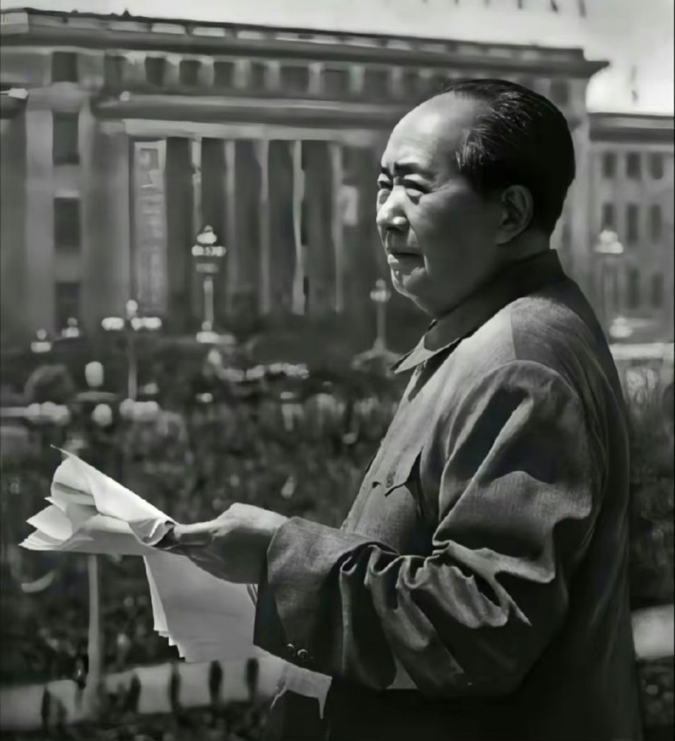 3596675596com's tweet photo. 年轻的时候不理解他，曾诋毁过他

出社会后，了解到社会的险恶，再重新了解他，才理解他的伟大

1976的今天，毛主席逝世。

深切缅怀伟大领袖和导师毛主席。 https://t.co/BK2k6TiWFx