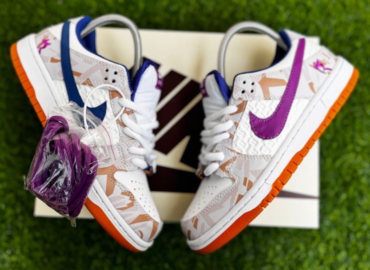 simmersclovt's tweet photo. Nike sb dunks Raysa real restocked 🤩🛒✅🔥
Sizes 38 to 45 accessible 🛒🛒🛍️🔥
Available at 3500kes 🔥🛍️
Quality top 🛍️
https://t.co/RfGuyFGcTQ https://t.co/fWyYJg8vF8