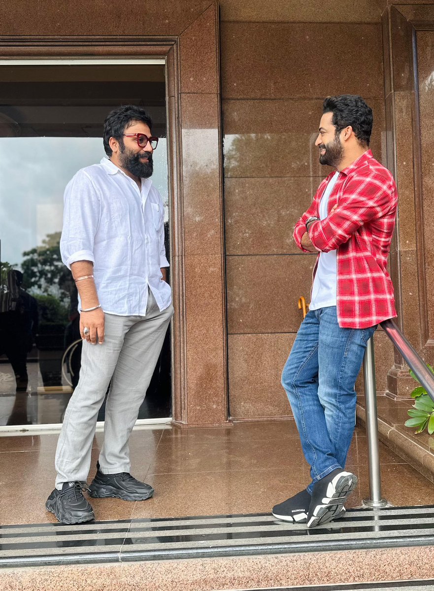 HanuNews's tweet photo. సందీప్ రెడ్డి, ఎట్టా ఉన్నడు అల్లుడు https://t.co/dZMRtygapm