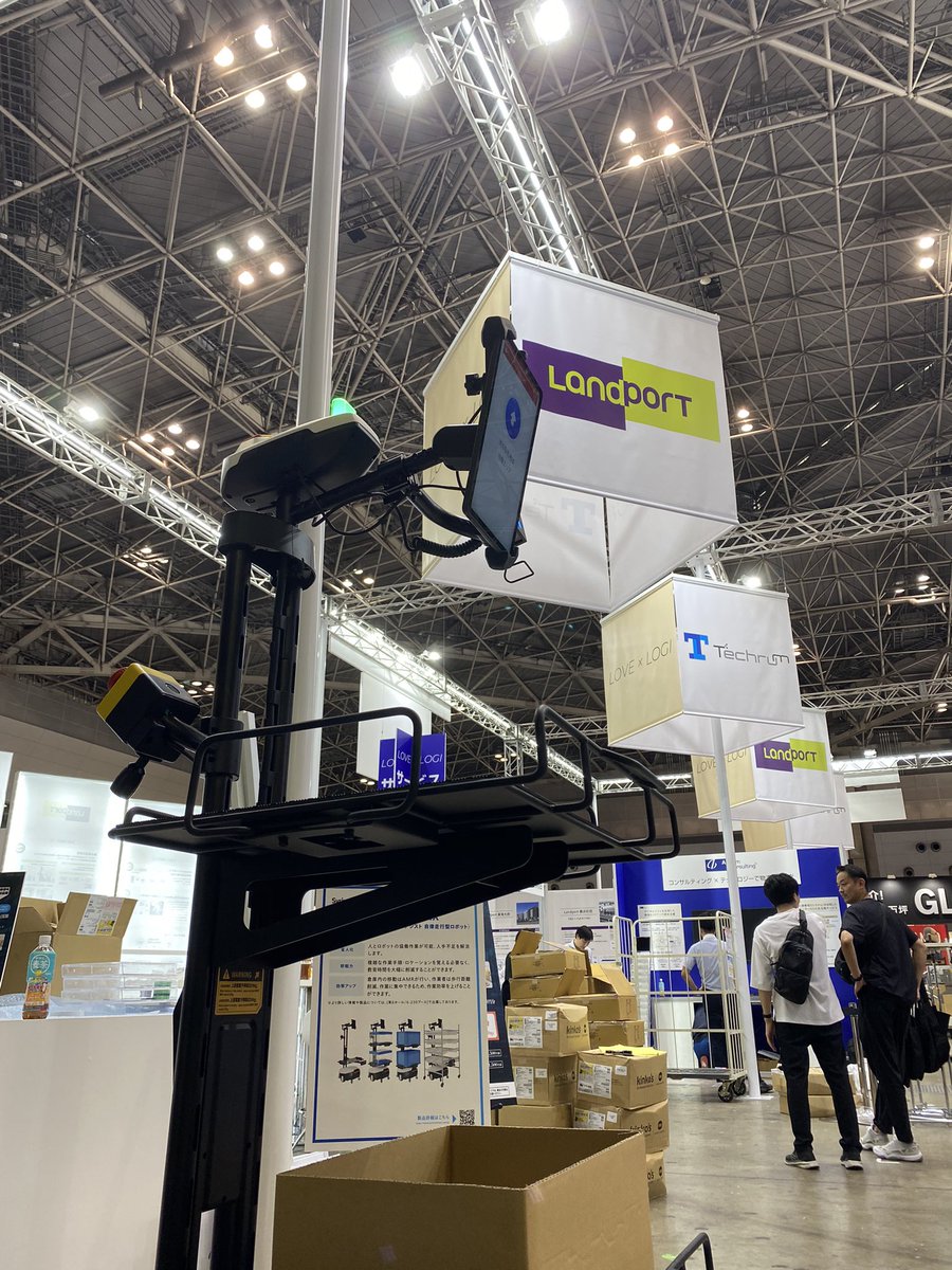 ROBOCREW_Inc's tweet photo. パート2
野村不動産さんのブースでもロボットが見学出来ます。
こちらでは荷物を定点搬送しています!
#Techrum
#野村不動産
#シリウスジャパン https://t.co/nj1HZCB4gv