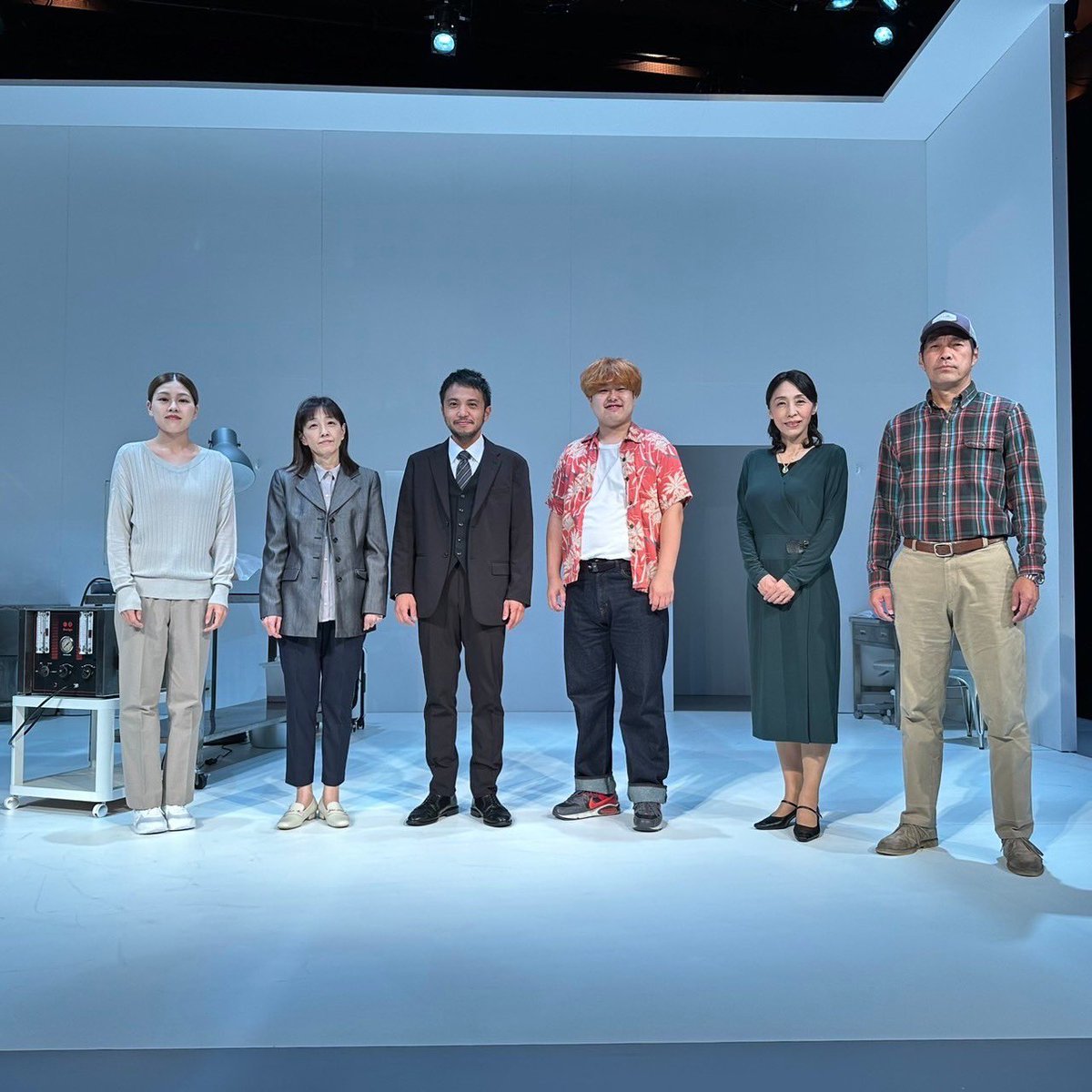 演劇集団円公演『L.G.が目覚めた夜』
昨日８日千秋楽を迎え、無事に幕を下ろしました。劇場に足をお運びくださったお客様、気にかけてくださった方、スタッフ、キャスト、様々な形で力を貸してくださった皆様に感謝申し上げます。企画から1年８ヶ月、ホッと一息つけそうです。心からありがとう😊