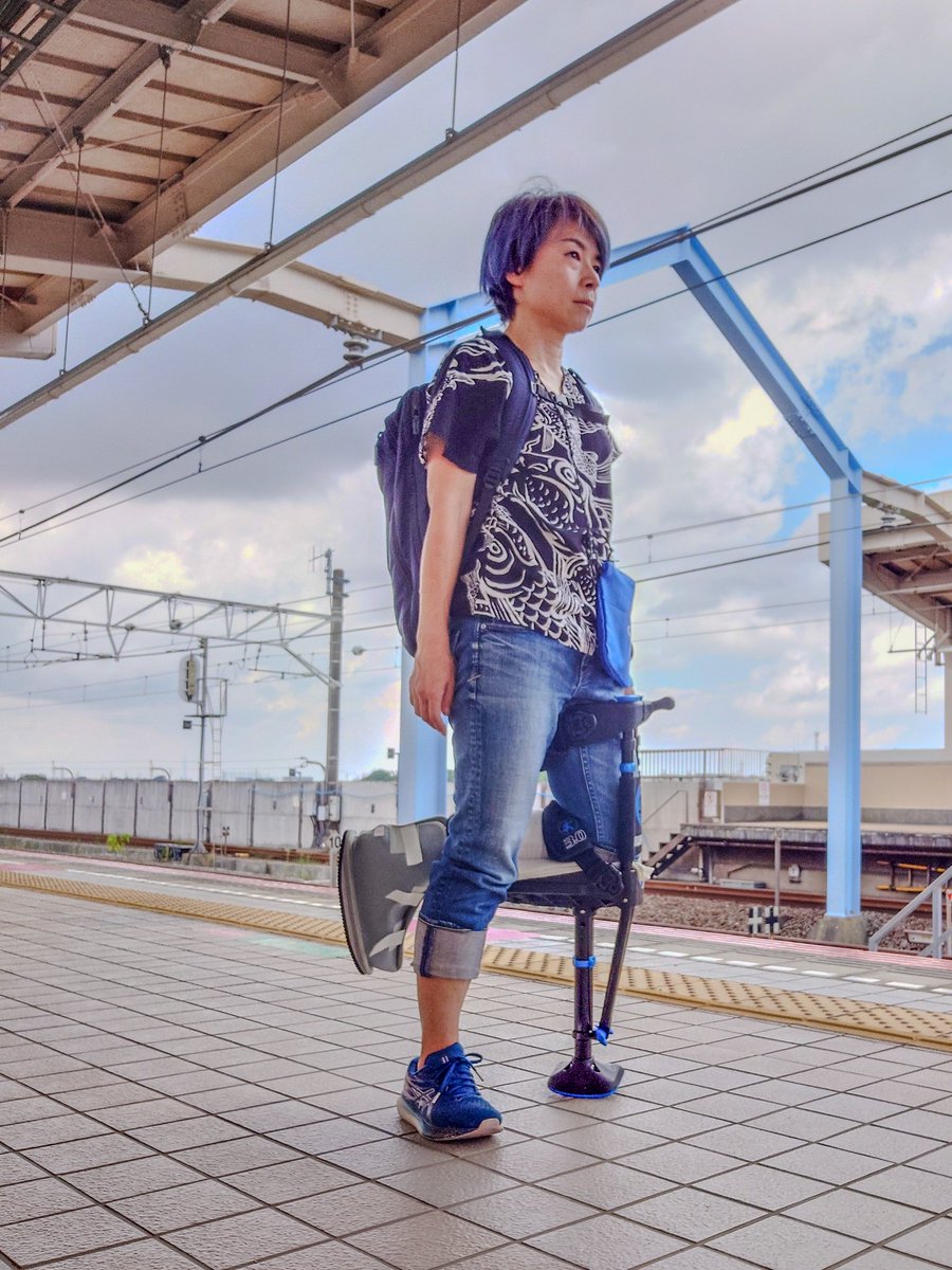 Ran_ju's tweet photo. 完全免荷で1週間が経ち本日受診。経過は順調だそうで、三連休明けから1/2荷重に移行できる予定。 #iWALKfree 見た先生にガチだねぇ！
と言われましたが、ここスポーツ整形の看板も出てるので、9割シニアに交じって「いつからトレーニング再開できますか！」と鼻息荒い患者が散見されるのホッとします💙 https://t.co/jlmBcIWMxR