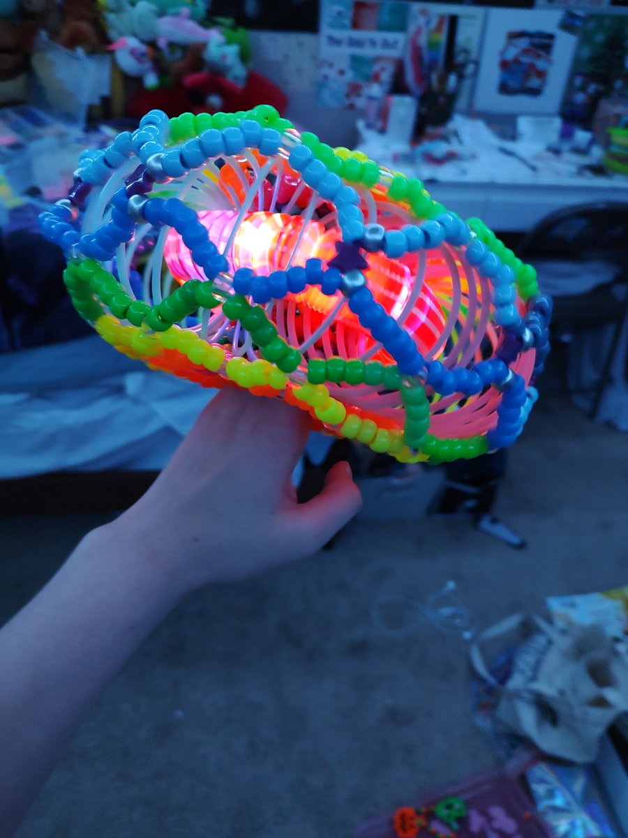 Luxwazdrawing's tweet photo. Finished this HUGE slinky cuff 🔥

#kandi https://t.co/zRI1EyECZM