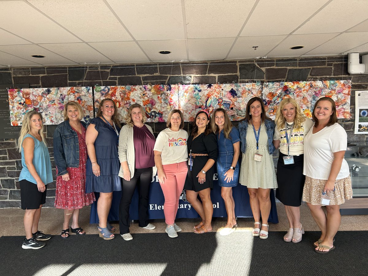 Award recipients at RH for years of service! Congratulations to this group of amazing educators! 20, 25, and 30 years of service to FRSD! <a href="/RobertHunterES/">Robert Hunter</a> <a href="/FlemRarSchools/">FlemRarSchools</a>