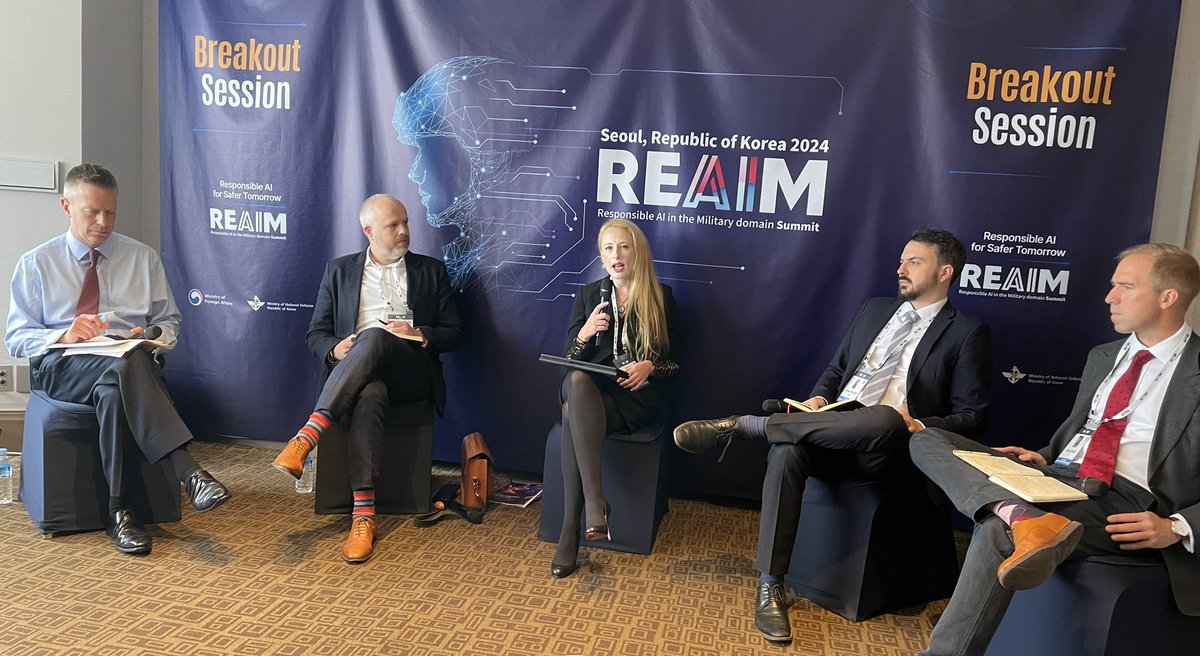 UK breakout session at #REAIM Summit in Seoul.  Speakers highlighting some of the biggest strategic defence challenges posed by AI - including for deterrence and escalation management, and interoperability between allies <a href="/REAIMsummit/">REAIMsummit</a> <a href="/DefenceHQ/">Ministry of Defence 🇬🇧</a> <a href="/FCDOGovUK/">Foreign, Commonwealth & Development Office</a> <a href="/UKinKorea/">UK in Korea🇬🇧🇰🇷</a>