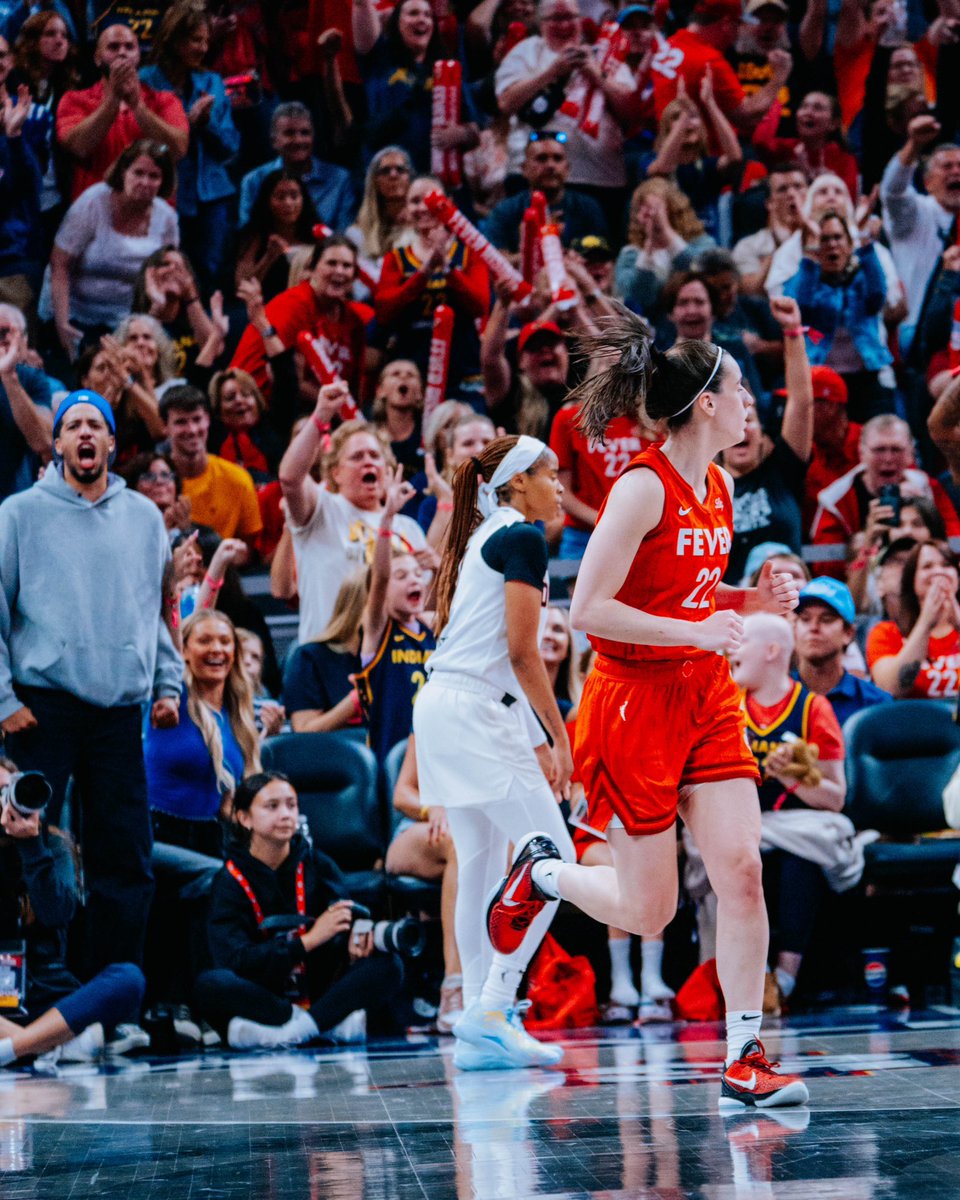 brilewerke's tweet photo. Tyrese Haliburton’s reaction to Caitlin Clark’s insane corner three 🔥😮‍💨 https://t.co/kZKosYWWQQ