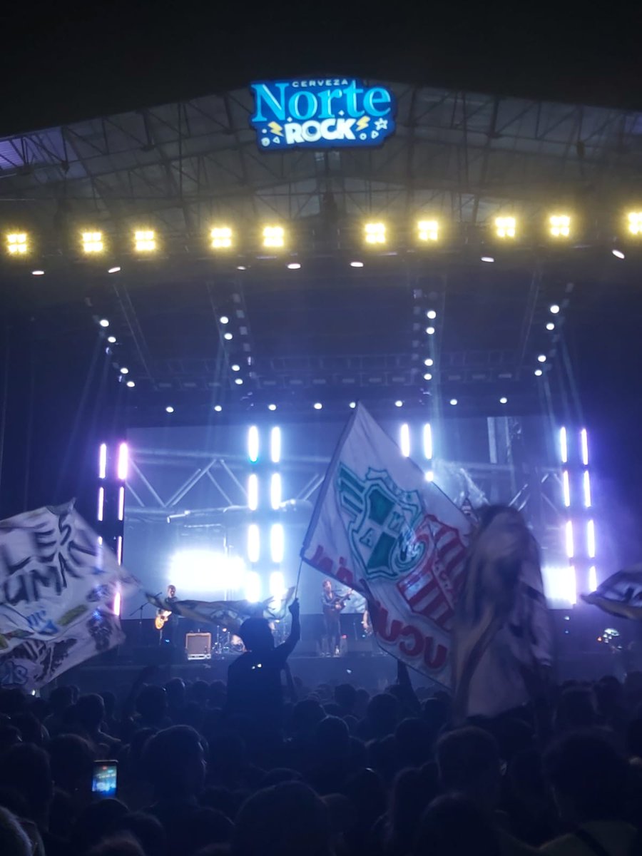 Valentinjerez28's tweet photo. su primer recital y ya tuvo que pelear con los pelotudos de turno. pero seguro la pasamos mucho mejor que chetos que se meten con la felicidad de un niño https://t.co/lVkfryvme8