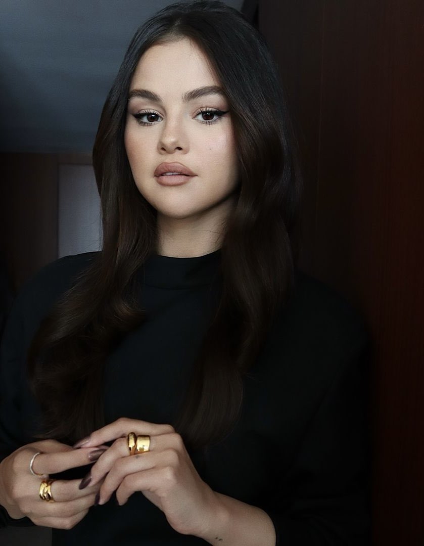 PopBase's tweet image. Selena Gomez looks flawless at TIFF.