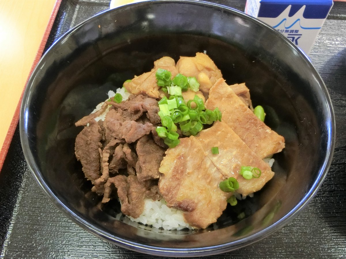 hachinohe_camp's tweet photo. 9月9日(月)のランチ🍚
【糧食班おすすめ!】
三種肉ひつまぶし🥩
(↑リクエストボード採用)
わかめスープ
ガーリックバター醤油ポテト🥔
牛乳🥛
はちみつレモンゼリー🍋
です♪
#八戸駐屯地 #昼食 #献立 #陸自飯 #ミリ飯 #いただきます #たんぱく質 #pump_up https://t.co/f4eGfNmG8b