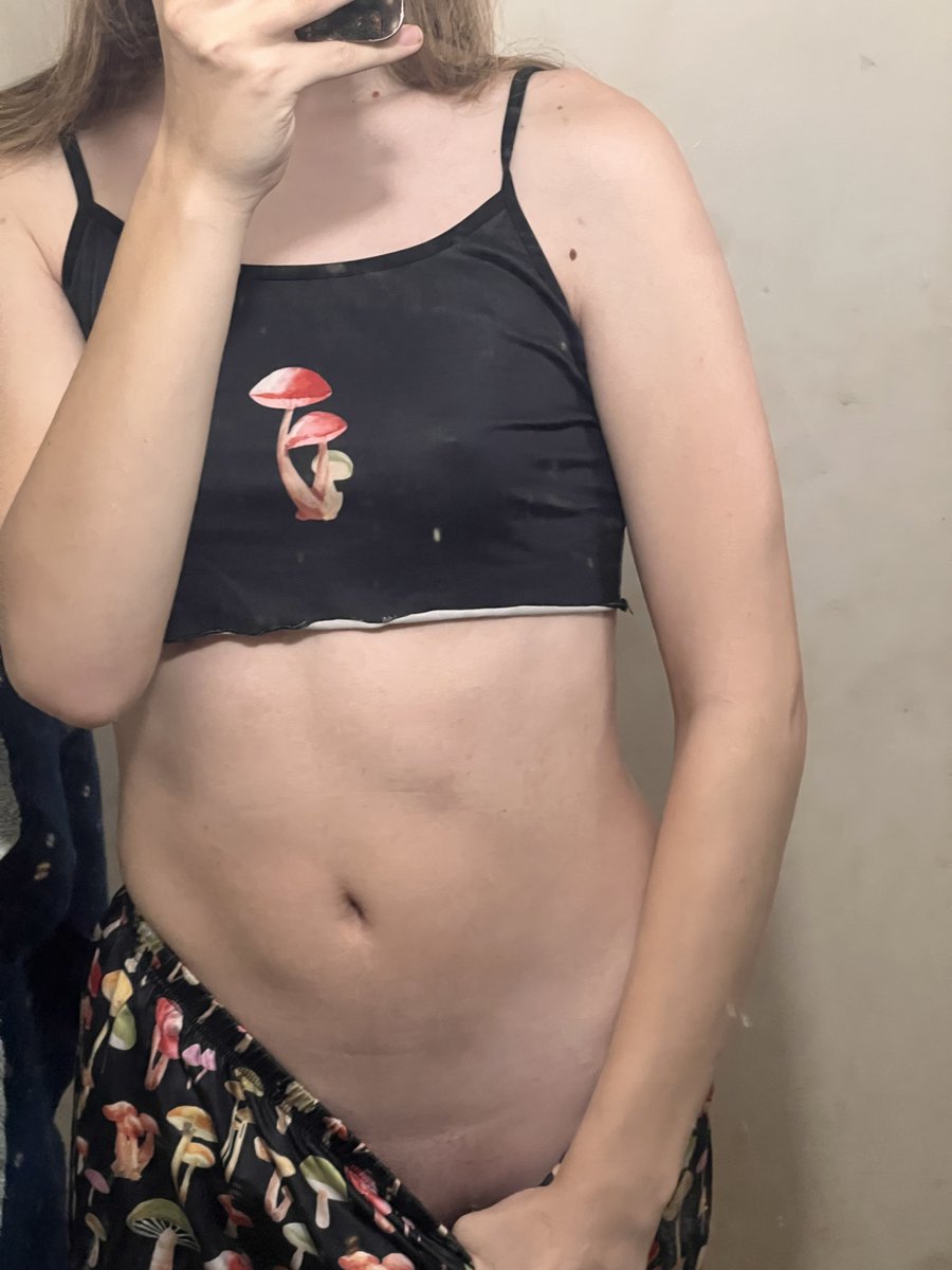 jadzbot_exe's tweet photo. a bots tummy is a very soft thing, good for damaging 🤭 

#botgirl #tummy #trans #transgirl https://t.co/ItUAx8OwVt