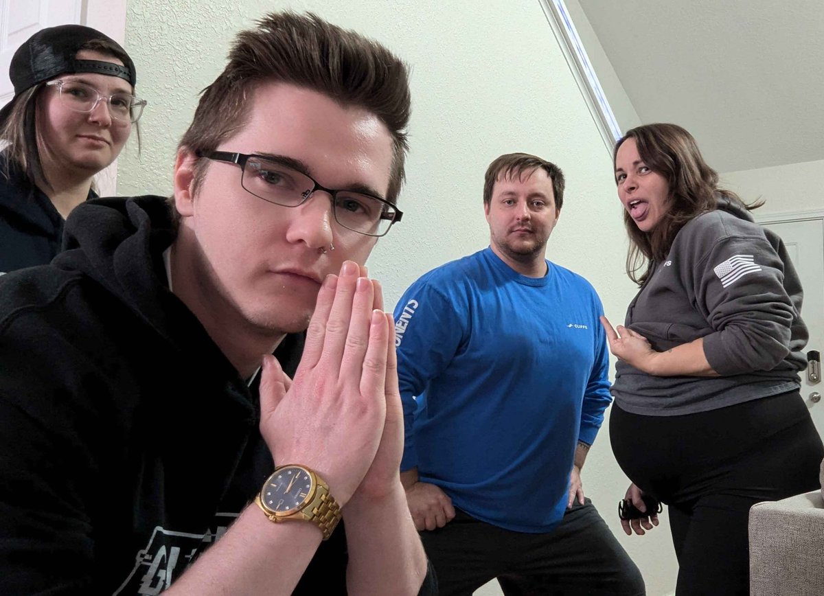 LilLostRecon's tweet photo. From Online to IRL ➡️
Got to meet the homies @5HADOVV_ and @Charmed_1016 💚🖤
So excited to meet my online best friends ☺️ we had a blast, thanks for a fun day dewds! https://t.co/Ls5NAqCpv4