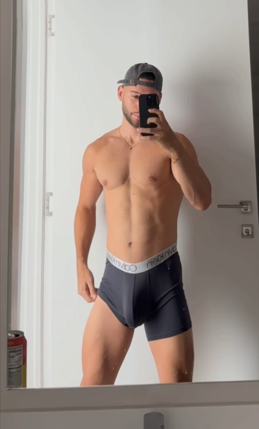 Say 'hi' for a special pic in your DMs today!