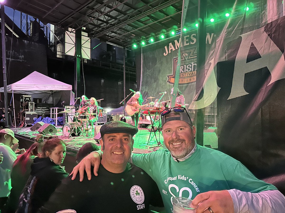 JaredDumm's tweet photo. @screamingorphan yes we started the Conga Line @PittsburghIrish 🤙🏼🇮🇪 https://t.co/hLFBPG3Yk9