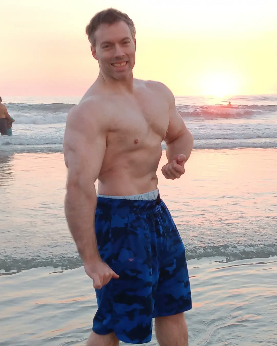 Anabolic_Sean's tweet image. Sunset 🌅 posing 💪 at Moonlight Beach tonight! 
#moonlightbeach #beaches #moonlightbeachencinitas #summer #physique #bodybuildinglifestyle #california