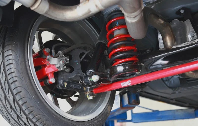 ProrideCrew's tweet photo. How Coil Springs Affect Your Vehicle's Performance:  

Coil springs play a crucial role in your vehicle's suspension system, impacting not just ride comfort but also handling, braking, and overall performance. These helical springs are designed to… https://t.co/Gp0B7sSz0i https://t.co/TxTdW9wpvU