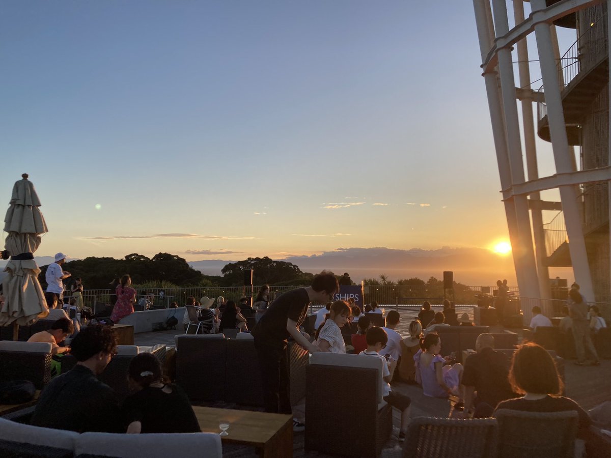 YOGURTFROMUPSET's tweet photo. 今週9/14土曜に片瀬江ノ島The Sunset Terraceで開催される"夕陽と海の音楽会"
DAY 1: 9.14 "FreedomSunset × 常夏"でDJ Play‼︎
Freedom Sunsetでお馴染みのあの綺麗な夕陽が見える江ノ島の灯台の下で♫
ダンス禁止とのことなので、あの場に合うような穏やかで美しい音楽を選んでいくつもり。晴天期待 https://t.co/XZ2P0W5ieV