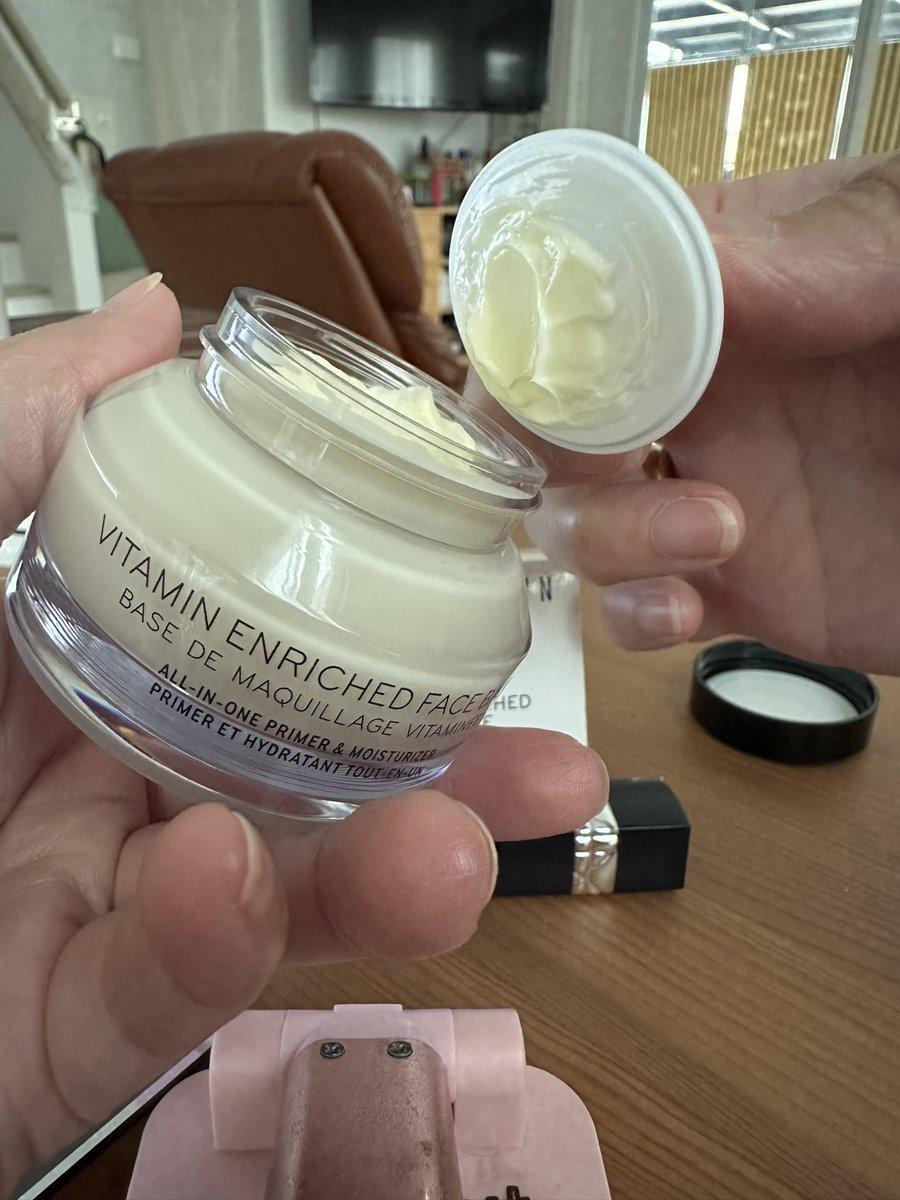 CrazyToReviews's tweet image. หมดไป 1 กป ละ #bobbiBrown 
เพราะดีจริง จึ้งจริง
ขนาดใหญ่คุ้มกว่าแน่ 
แพลนถ้า #FaceBase  กปนี้หมดจะจัด 100 ml มาตลอดละ เพราะใช้ประจำ

พิกัดผิวสวยจ๊ะ
ขนาดเล็ก ถ้าอยากลองก่อน
s.shopee.co.th/7UxTb3FdZL

ไซต์ใหญ่เลย ประทับใจแน่นนอน
s.shopee.co.th/8zmHNrM3GZ