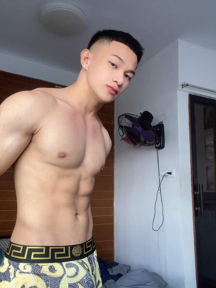 Mrpikapik's tweet photo. Para sa akin mag give way ako.
Siya top ako na bottom hahha.
Pero masarap den pag botto. siya. https://t.co/ZAAY0y6YZO