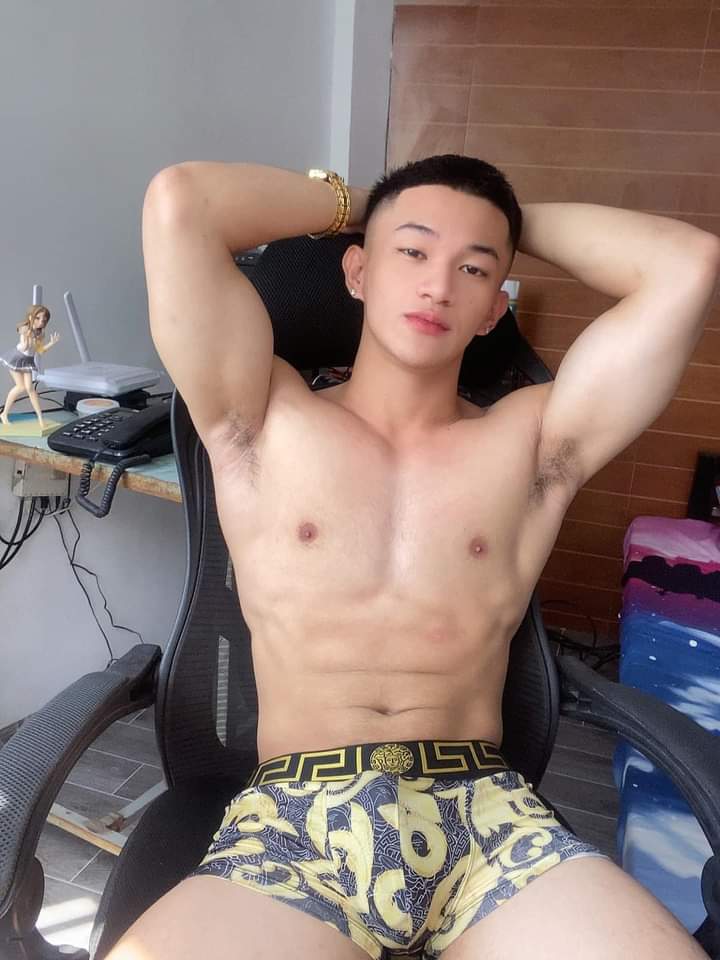 Mrpikapik's tweet photo. Para sa akin mag give way ako.
Siya top ako na bottom hahha.
Pero masarap den pag botto. siya. https://t.co/ZAAY0y6YZO