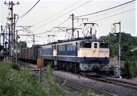 東北本線で定期運用ありましたね。
マイクロエースのポスターに使ってるEF651001(ヒサシ無し)の奴も重連ですね。
https://t.co/zsKzYyjZ2v 