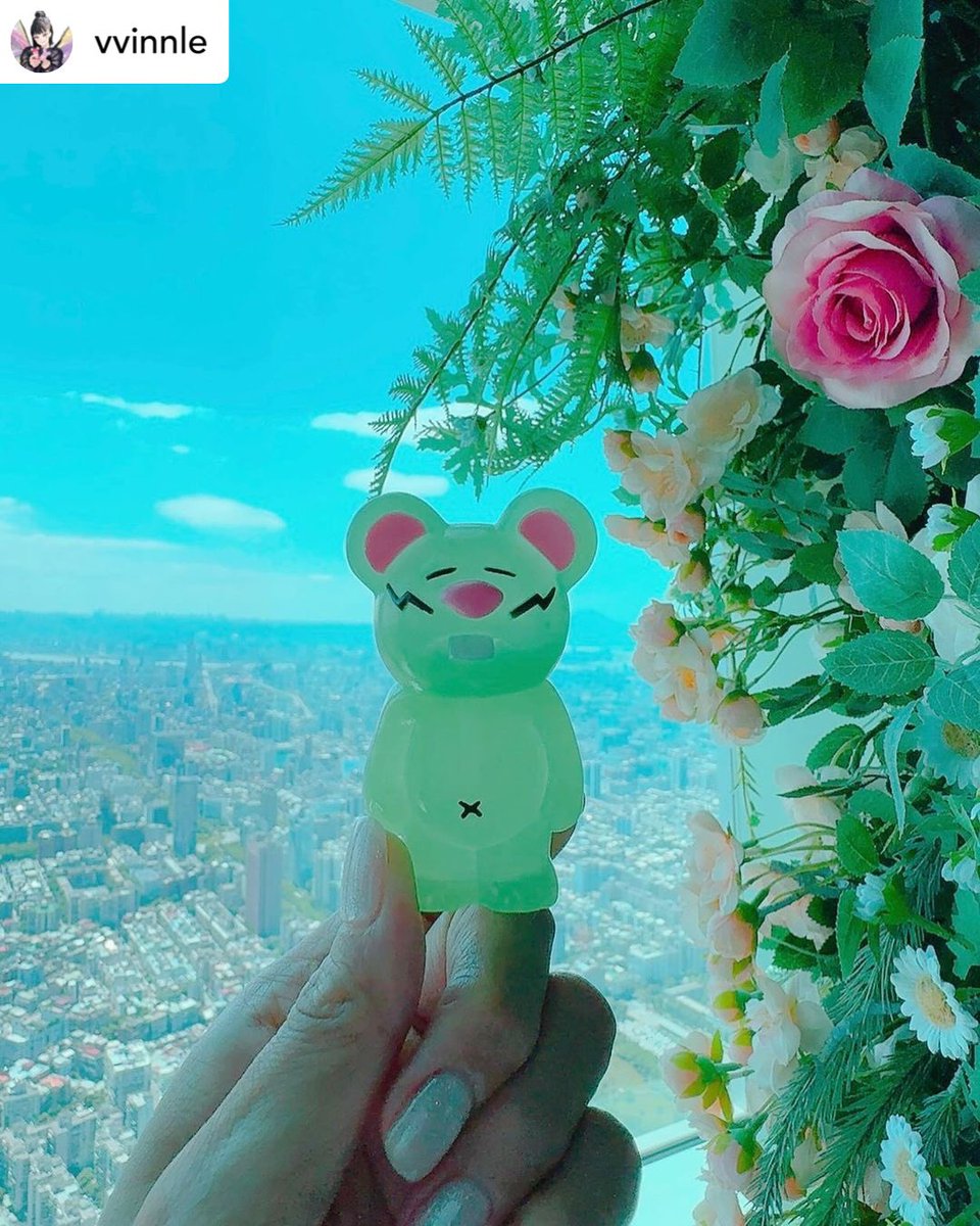harikenjp's tweet photo. Arigato your collection🤟🐭🍀
#ネズミインマイポケット
#ソフビ
@vvinnle 快樂是懂得慶祝🍾🍀
Happiness is knoming how to celebrate.
幸せとはお祝いすることを知っていることです。
#台北101
#nezumiinmypocket
#HARIKEN #arttoy #desigertoys #toydesign #sofubi
#sofvi #vinyltoys #玩具人生