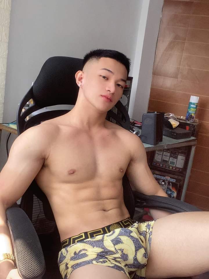 Mrpikapik's tweet photo. Para sa akin mag give way ako.
Siya top ako na bottom hahha.
Pero masarap den pag botto. siya. https://t.co/ZAAY0y6YZO