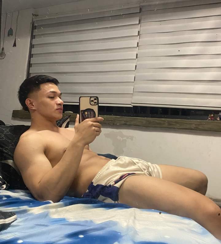 Mrpikapik's tweet photo. Para sa akin mag give way ako.
Siya top ako na bottom hahha.
Pero masarap den pag botto. siya. https://t.co/ZAAY0y6YZO