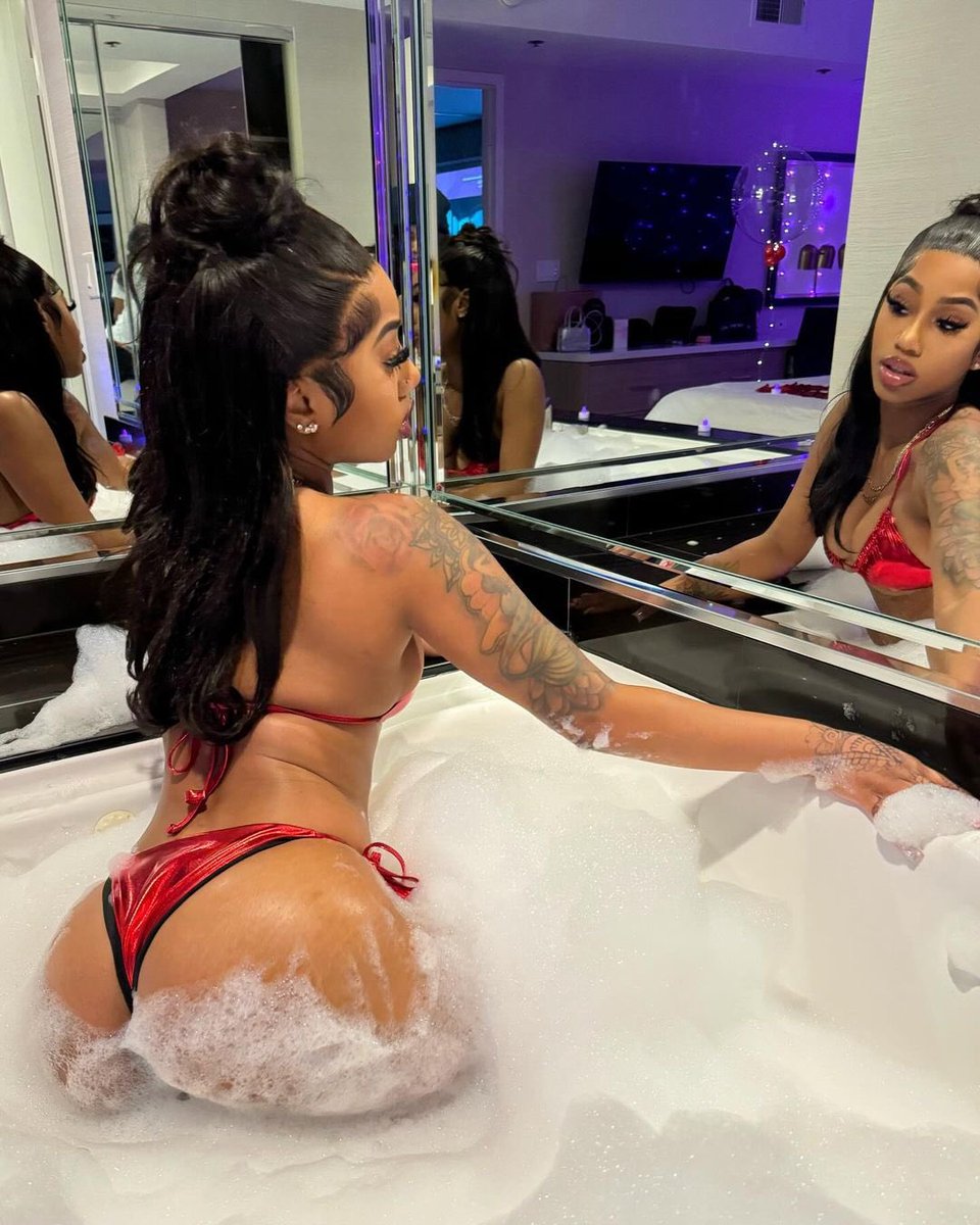 ThugginYoBish's tweet photo. Photo dump in the jacuzzi-khari https://t.co/GsMuUmJbAn